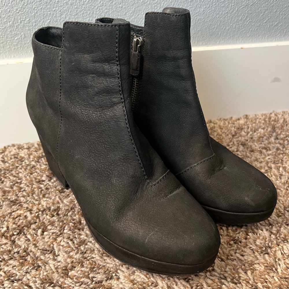 Eileen Fisher black brushed leather chunky heel ankle boots Women’s size 9